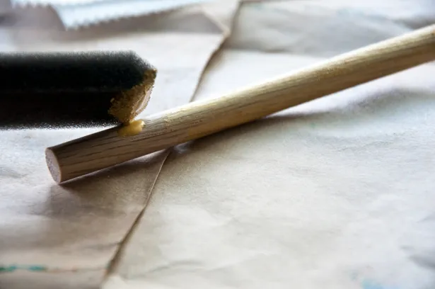 Wie lackiert man Dübelstangen?