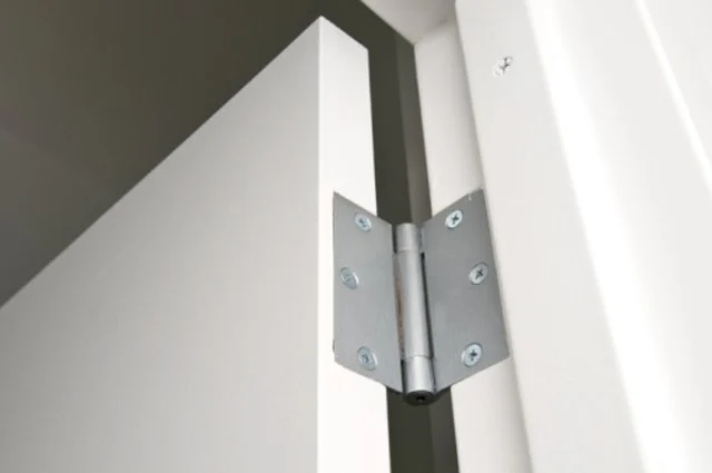 Wie lackiert man Türscharniere